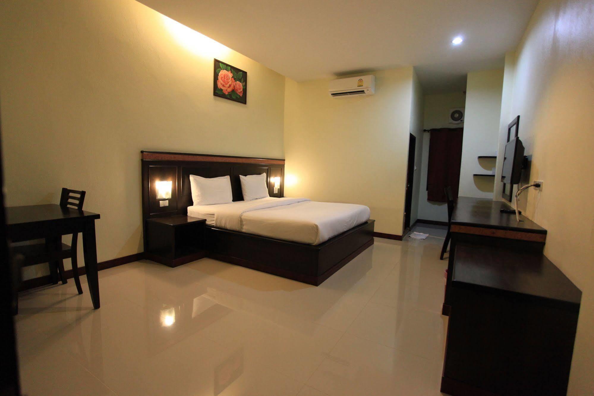 Room Place Chumphon Buitenkant foto